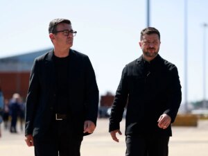 Zelenski se reúne con Burnham convertido en el nuevo aliado de EEUU contra Irán | elmundo.es