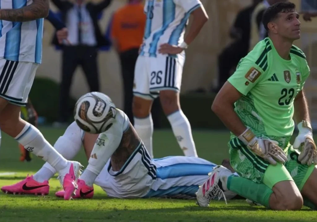 ¿Fin de una era? 'Dibu' Martínez deja en el aire su futuro en la Selección Argentina