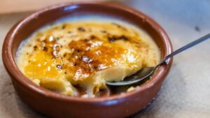 ¿Son lo mismo la crema catalana y la crème brûlée?: las diferencias entre ambas recetas